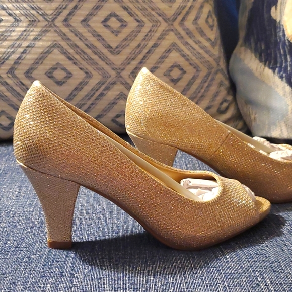 Sparkly Gold Open Toe Heel Shoes - Picture 5 of 11